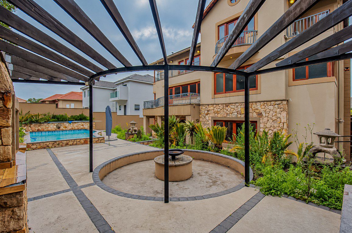 Hartbeespoort | Luxury 5 Bedroom Eco-Estate Home with Panoramic Dam Views