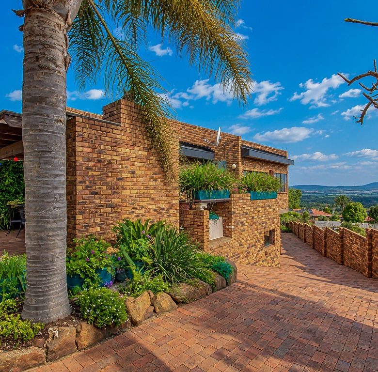 Kibler Park | Spacious 5 Bedroom Home on ±2 280 m²