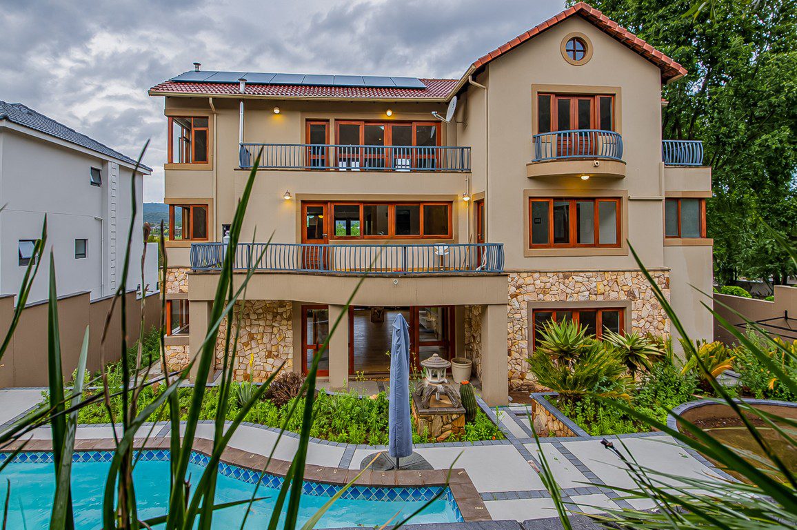 Hartbeespoort | Luxury 5 Bedroom Eco-Estate Home with Panoramic Dam Views