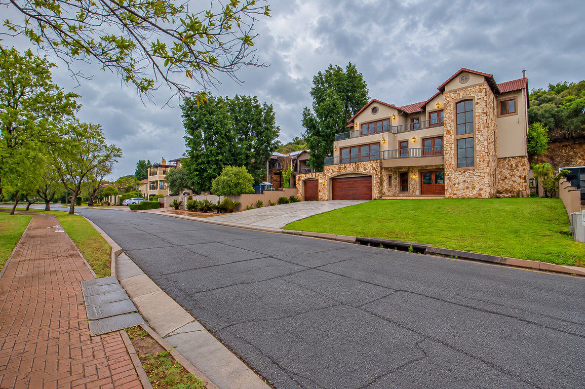 Hartbeespoort | Luxury 5 Bedroom Eco-Estate Home with Panoramic Dam Views