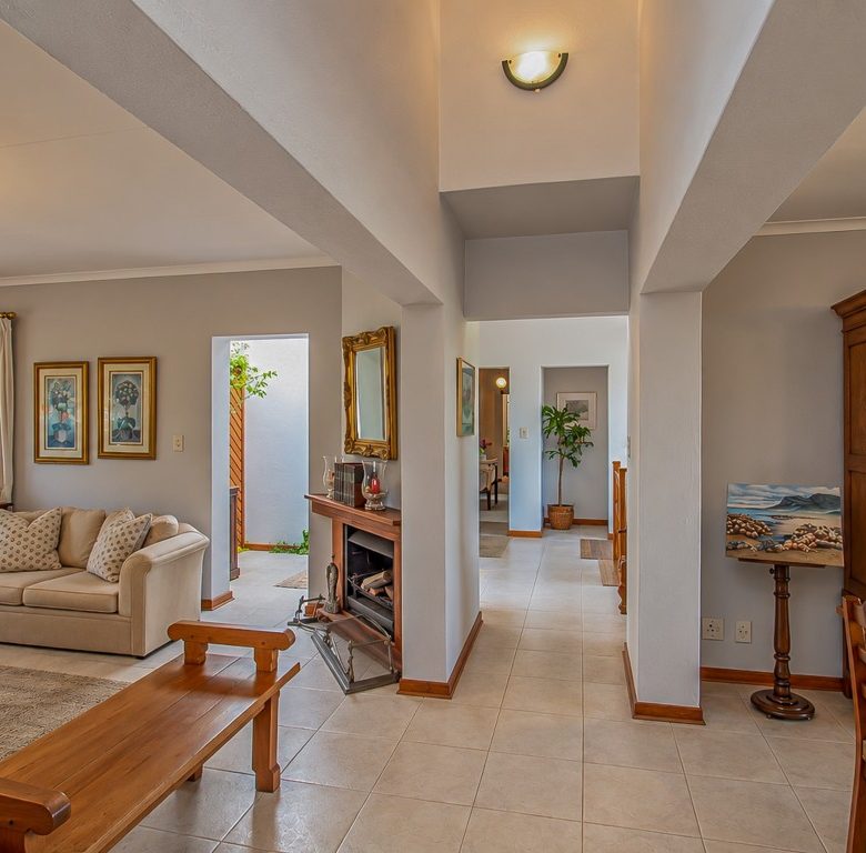 Kibler Park | Spacious 5 Bedroom Home on ±2 280 m²