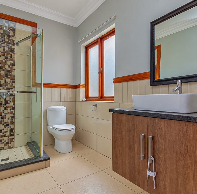 Hartbeespoort | Luxury 5 Bedroom Eco-Estate Home with Panoramic Dam Views