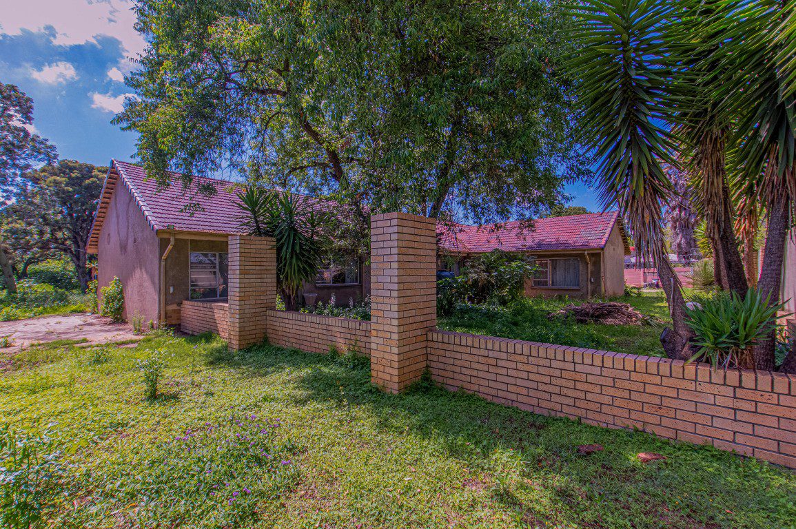 Rynfield, Benoni | Full Title 8-Bedroom Home