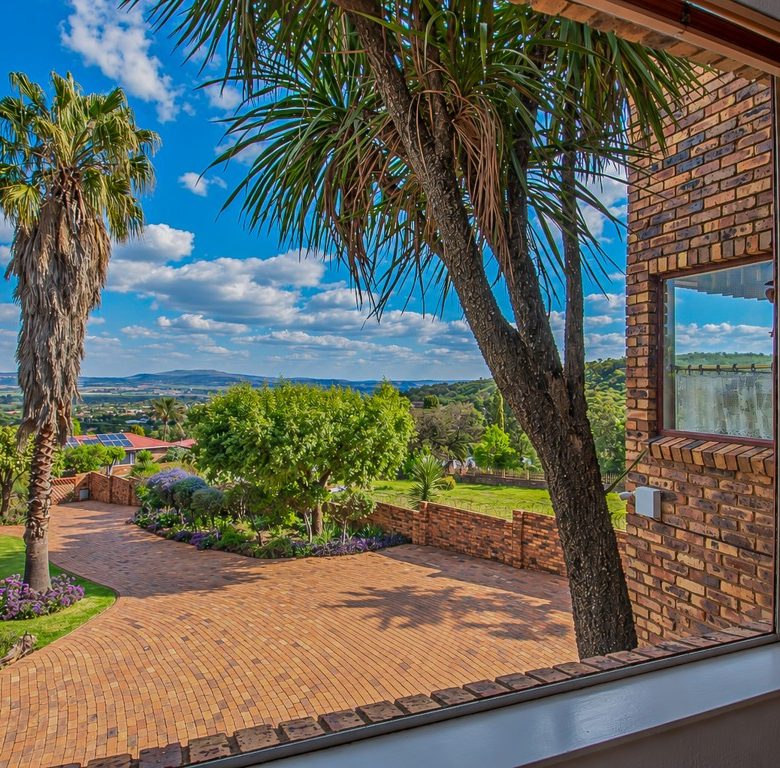 Kibler Park | Spacious 5 Bedroom Home on ±2 280 m²