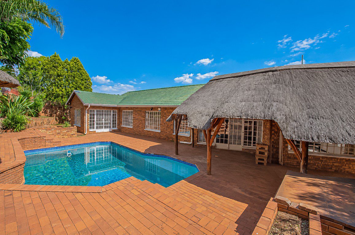 DSC-12 Mulbarton | Elevated face-brick family home