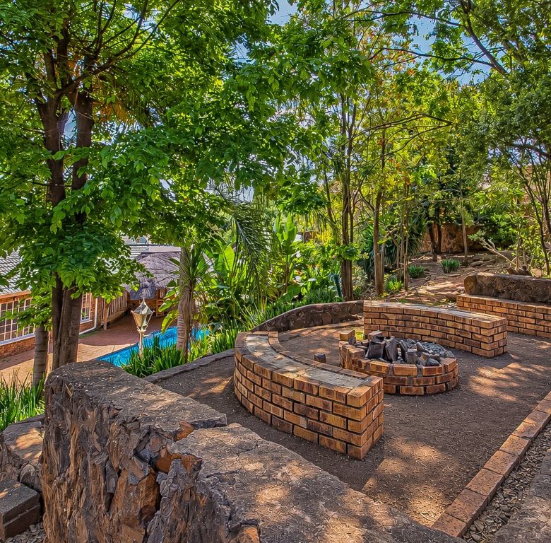 Mulbarton | Elevated face-brick family home