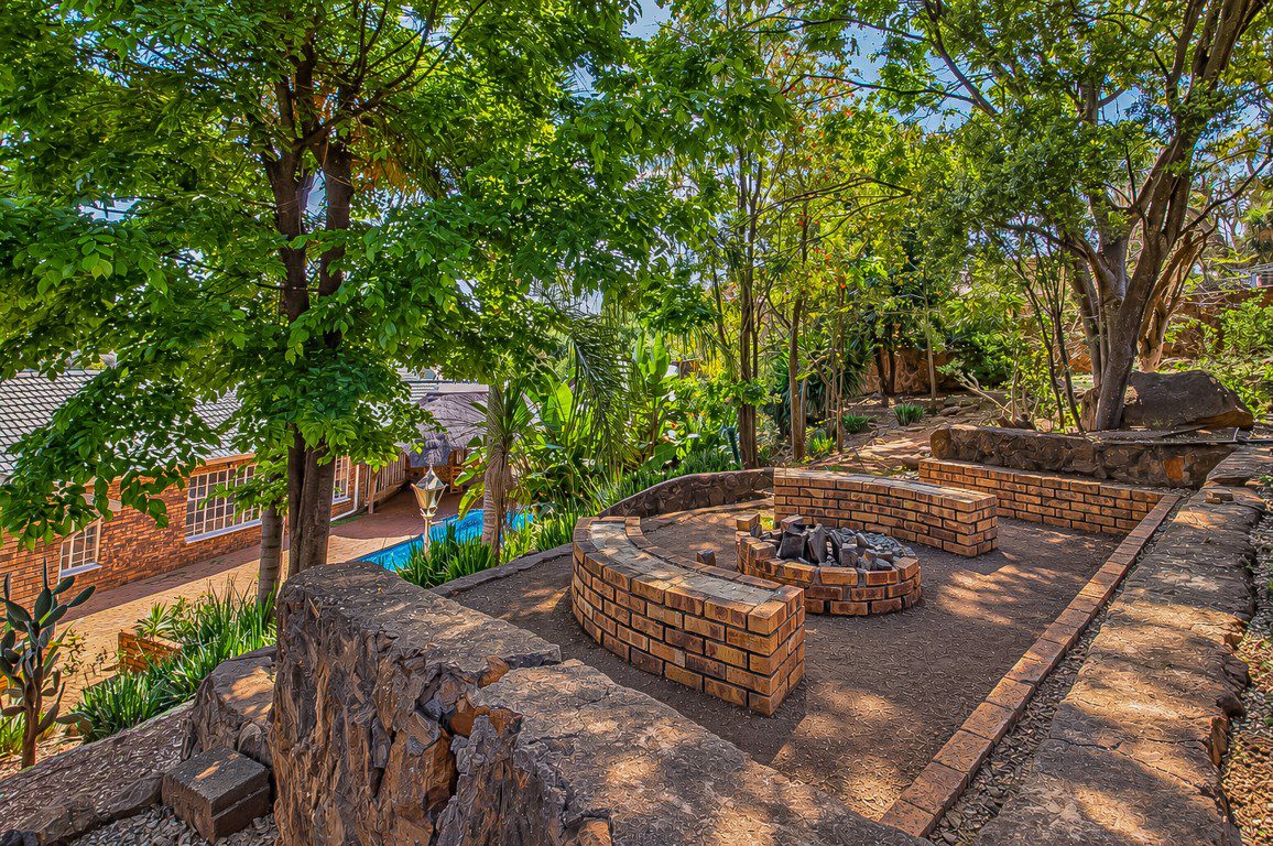 DSC-17 Mulbarton | Elevated face-brick family home