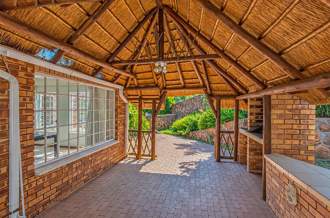 DSC-22 Mulbarton | Elevated face-brick family home