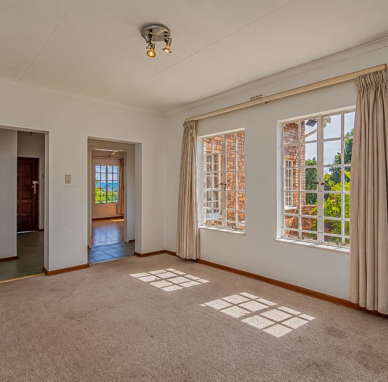 Mulbarton | Elevated face-brick family home