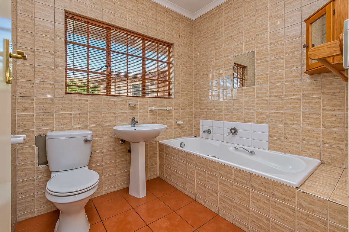 DSC-42 Mulbarton | Elevated face-brick family home