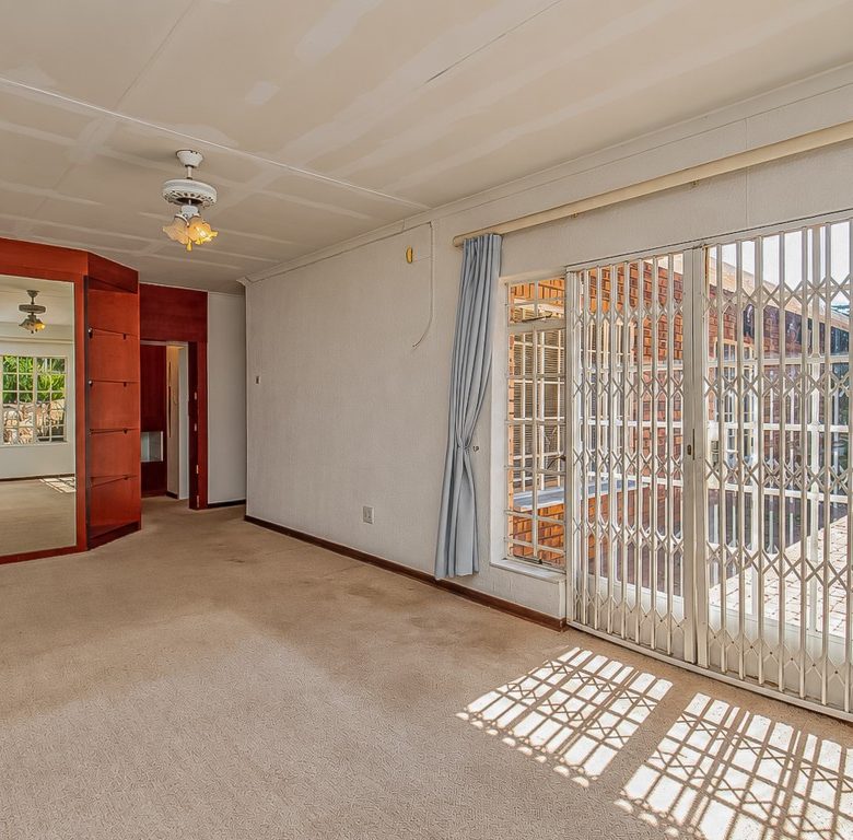 Mulbarton | Elevated face-brick family home