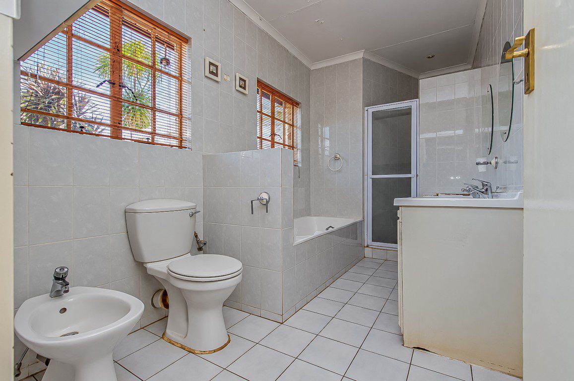 DSC-48 Mulbarton | Elevated face-brick family home
