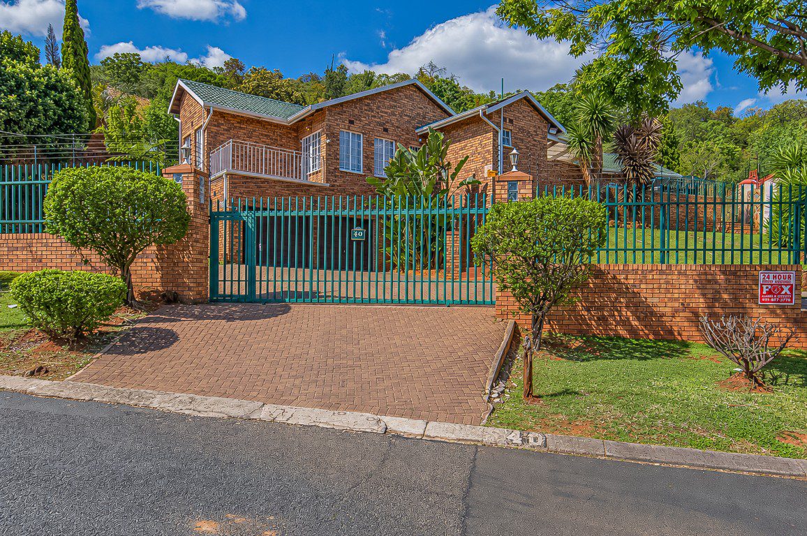 DSC-6 Mulbarton | Elevated face-brick family home