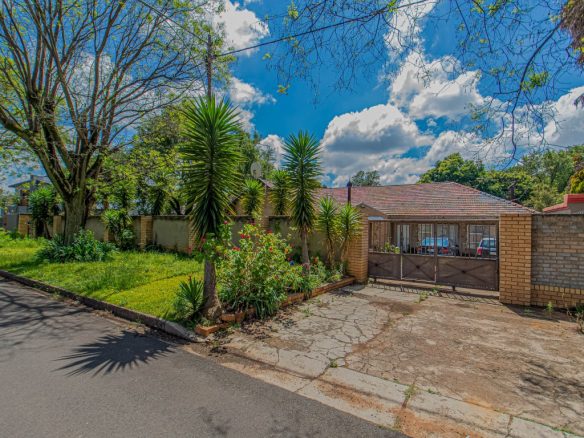 Rynfield, Benoni | Full Title 8-Bedroom Home