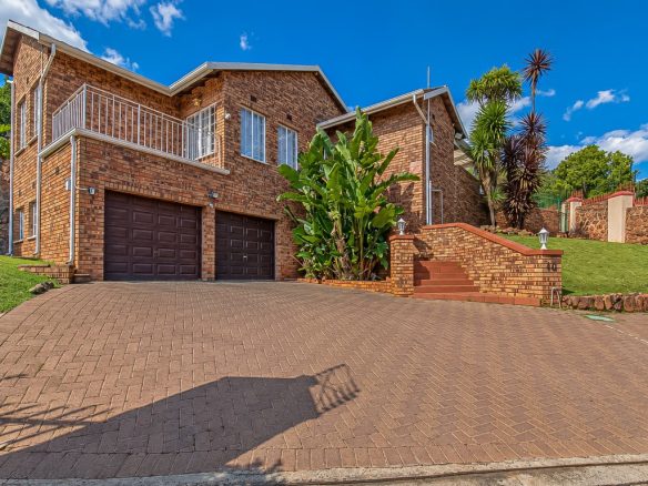 Mulbarton | Elevated Face-Brick Family Home