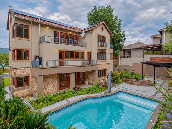 Hartbeespoort | Luxury 5 Bedroom Eco-Estate Home With Panoramic Dam Views