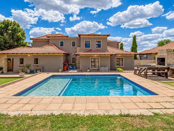 Savannah Country Estate, Pretoria | 6-Bedroom Estate Home With Pool