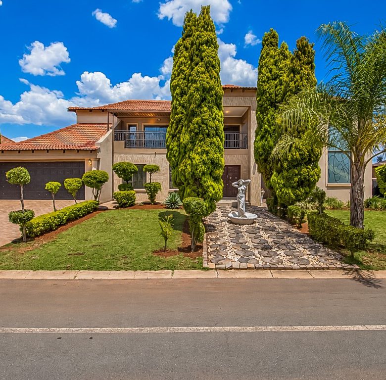 Savannah Country Estate, Pretoria | 6-Bedroom Estate Home with Pool