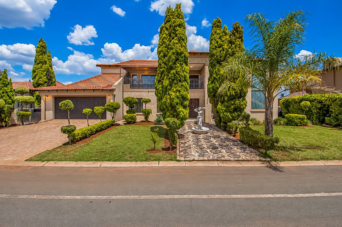 Savannah Country Estate, Pretoria | 6-Bedroom Estate Home with Pool
