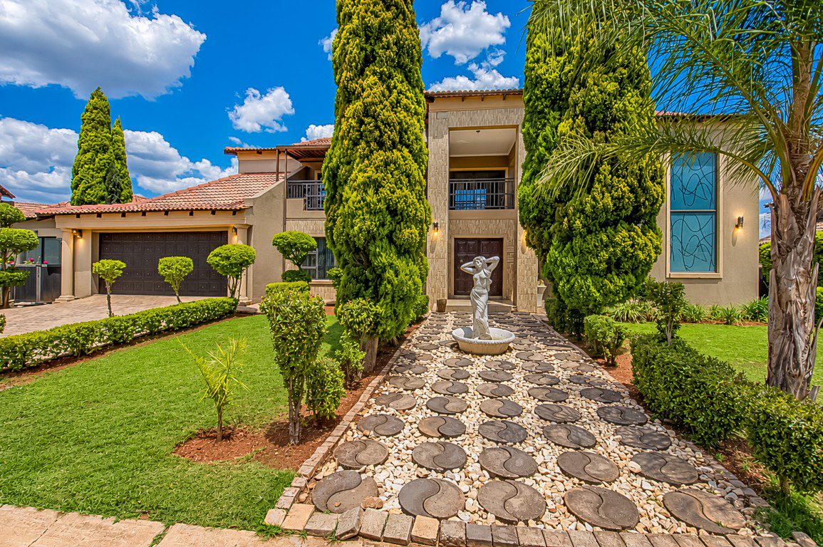 Savannah Country Estate, Pretoria | 6-Bedroom Estate Home with Pool