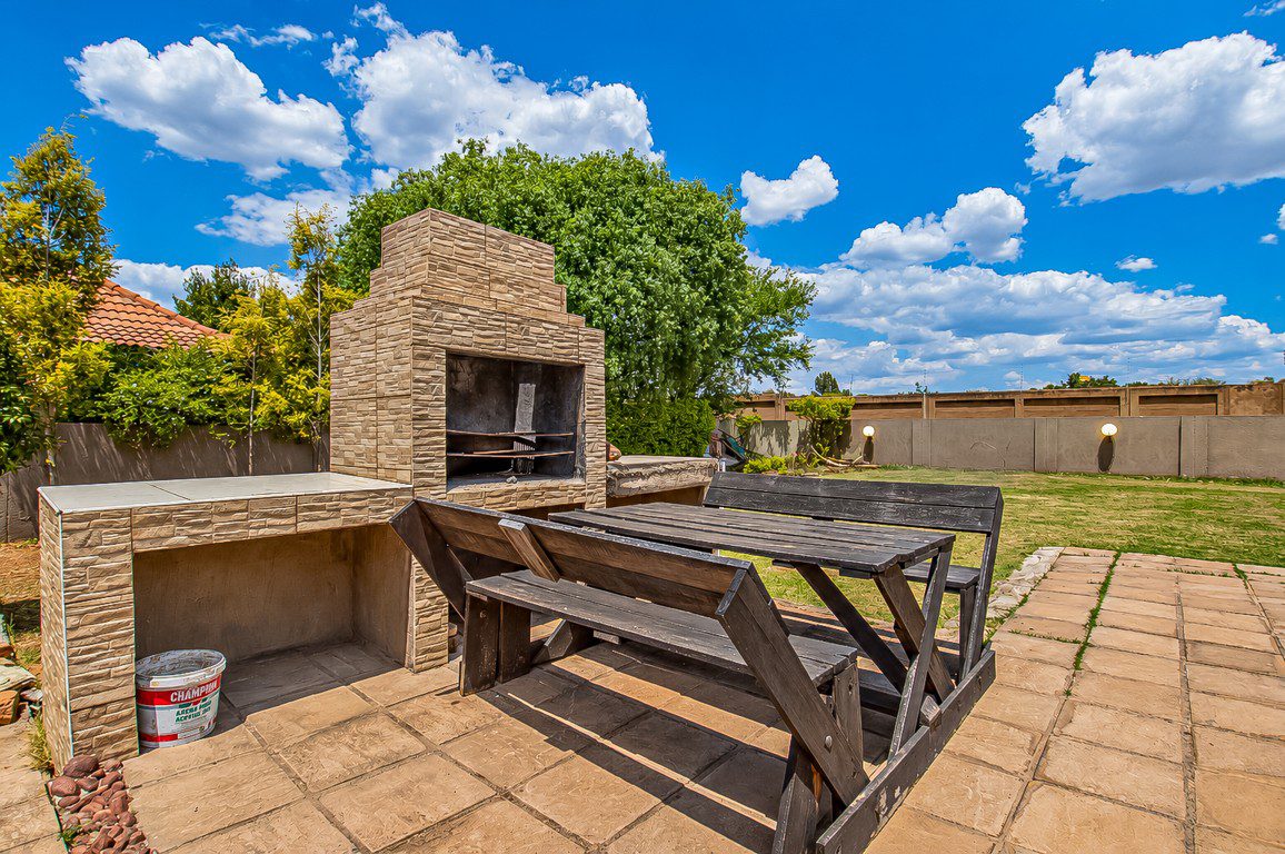 Savannah Country Estate, Pretoria | 6-Bedroom Estate Home with Pool
