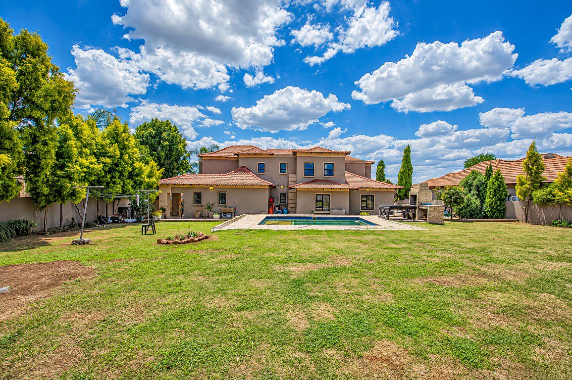 Savannah Country Estate, Pretoria | 6-Bedroom Estate Home with Pool