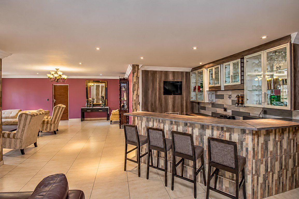 Savannah Country Estate, Pretoria | 6-Bedroom Estate Home with Pool