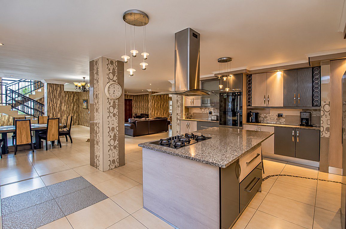 Savannah Country Estate, Pretoria | 6-Bedroom Estate Home with Pool