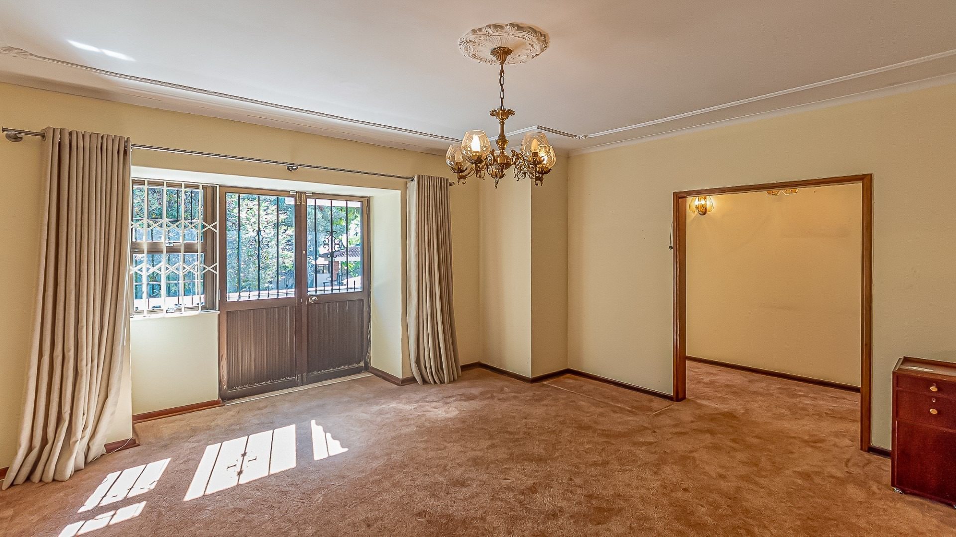 Kensington – Fully renovated family home