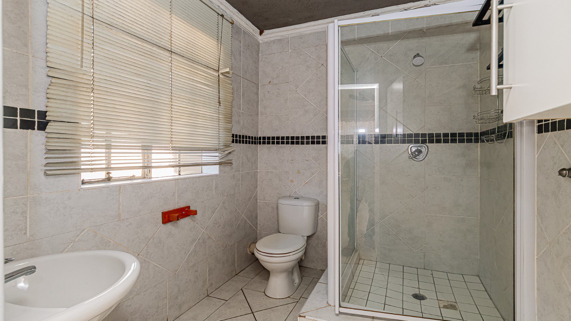 Kelvin Estate, Kempton Park – 3 Bedroom Family Home + Cottage