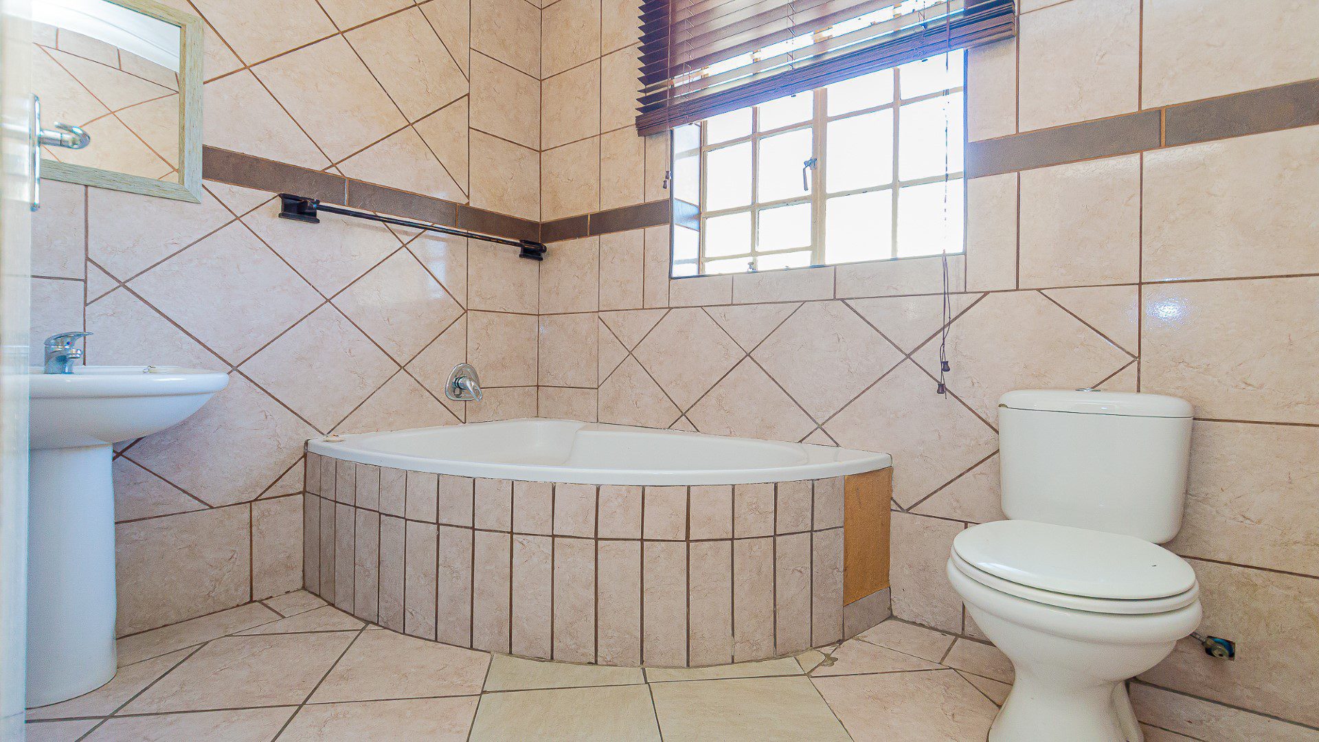 Kelvin Estate, Kempton Park – 3 Bedroom Family Home + Cottage