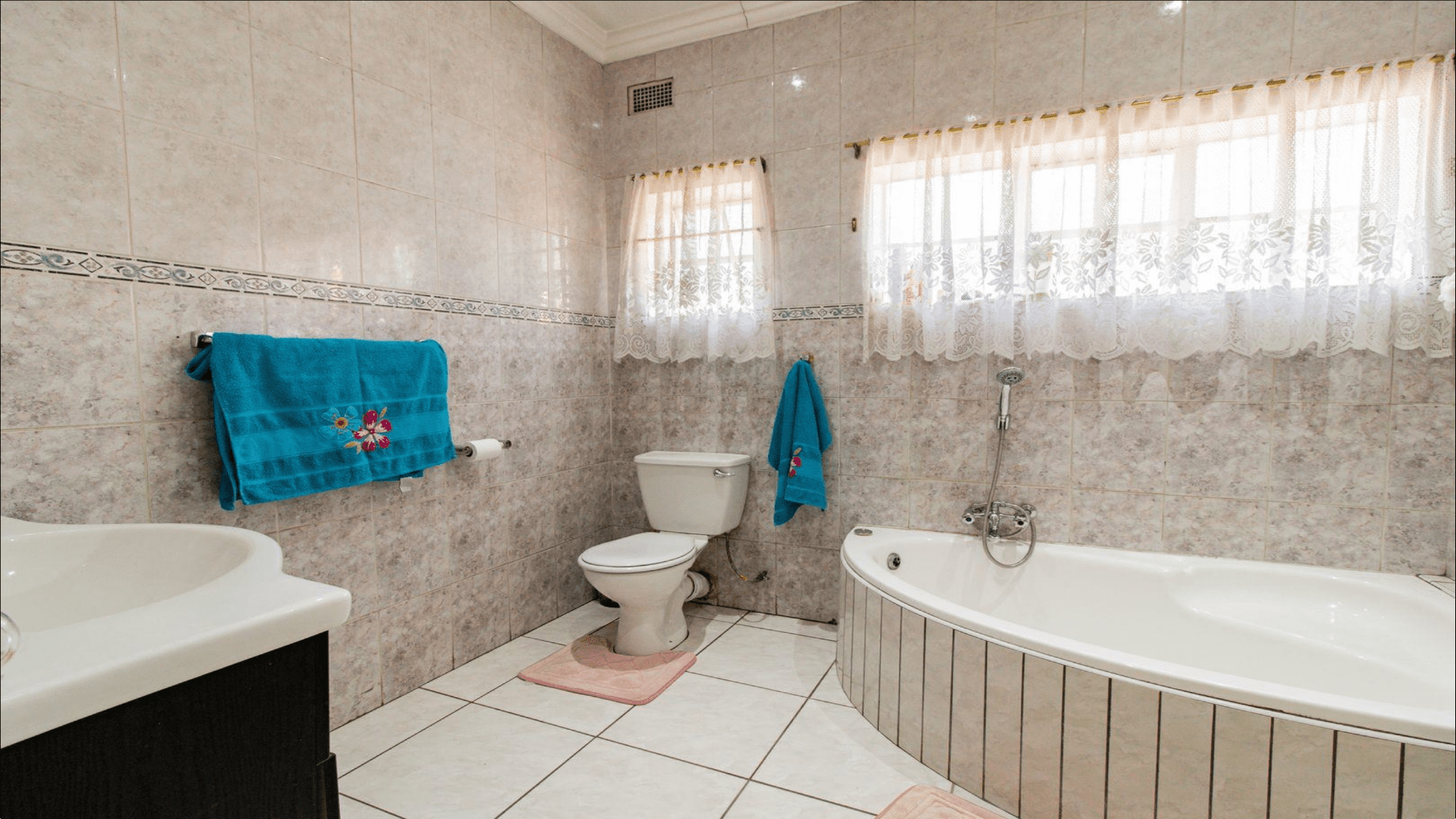 Hurlyvale – 3 Bedroom House