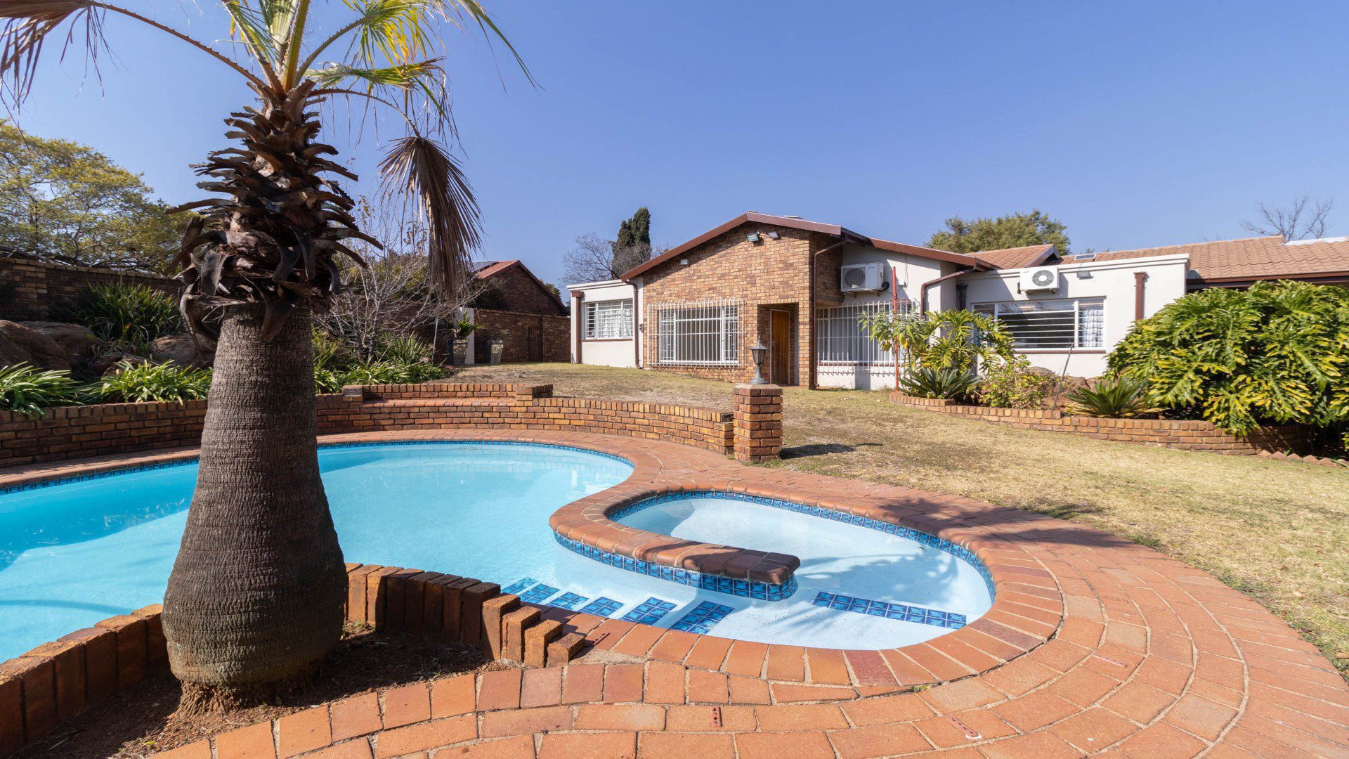 Mulbarton – Large 4 Bedroom Home + Flatlet