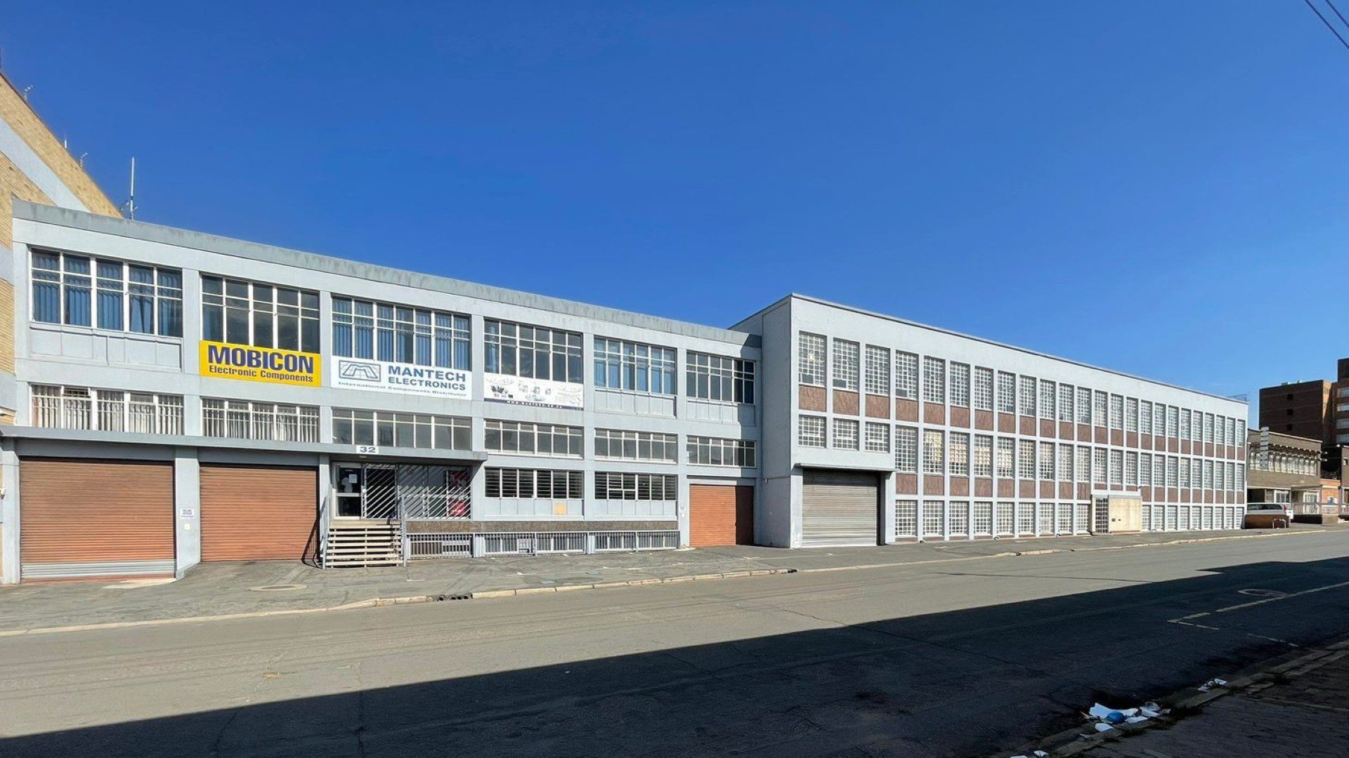 New Centre – Warehouse + Offices 6 600m2 under roof