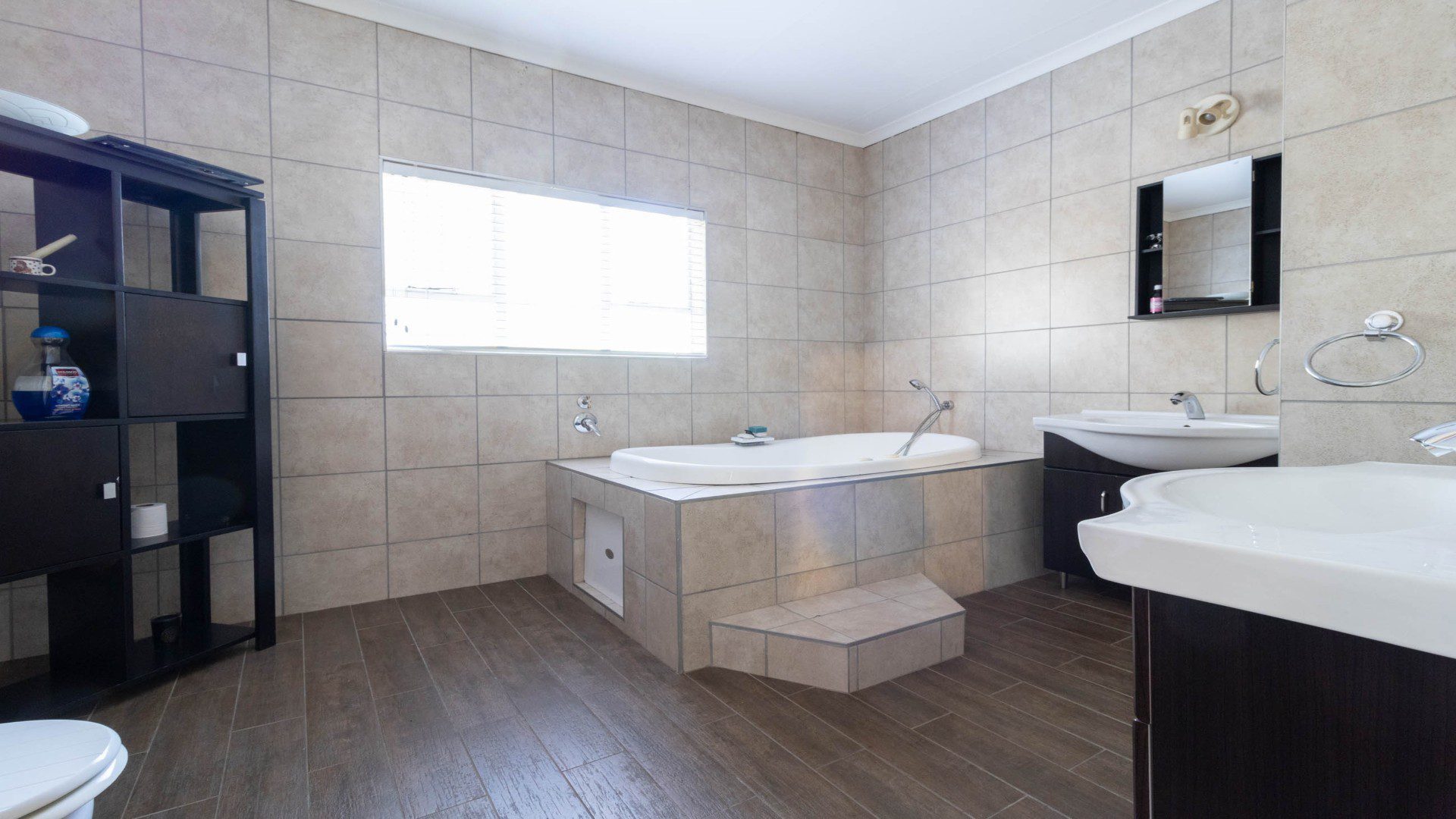 Mulbarton – Large 4 Bedroom Home + Flatlet