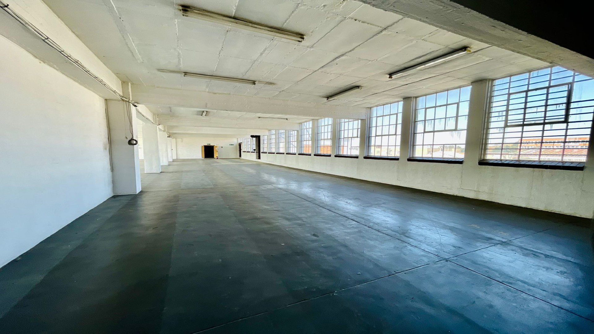 New Centre – Warehouse + Offices 6 600m2 under roof
