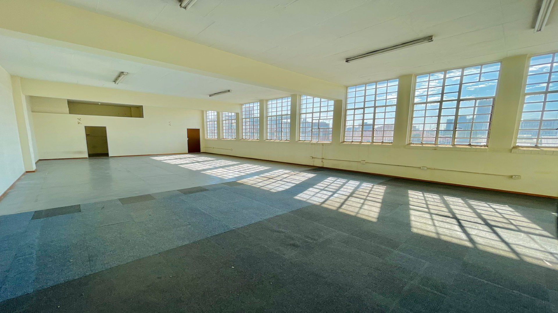 New Centre – Warehouse + Offices 6 600m2 under roof