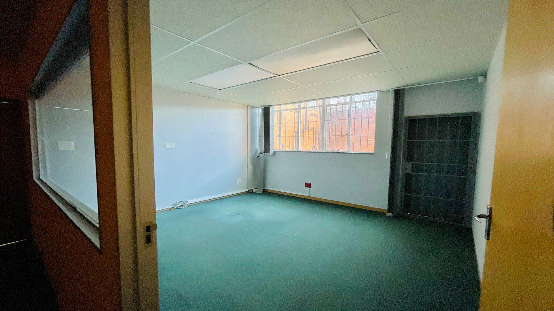 New Centre – Warehouse + Offices 6 600m2 under roof