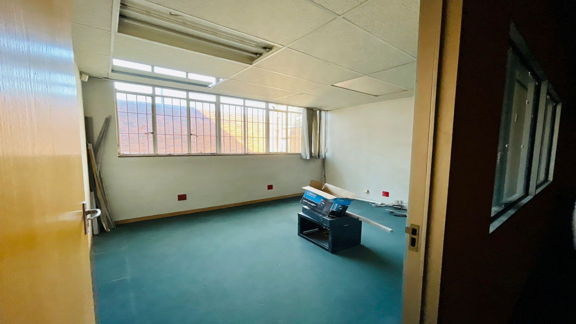 New Centre – Warehouse + Offices 6 600m2 under roof