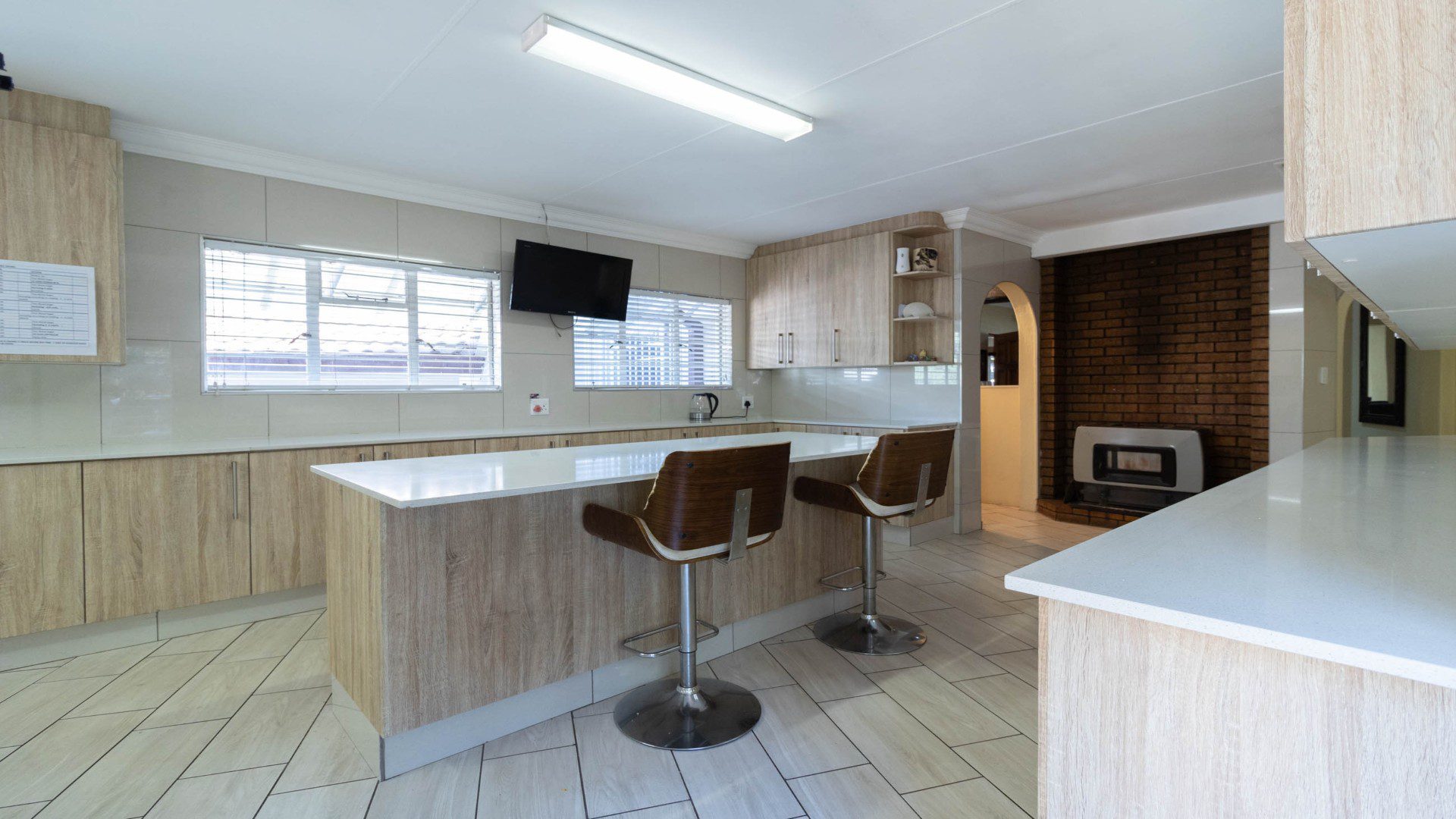 Mulbarton – Large 4 Bedroom Home + Flatlet