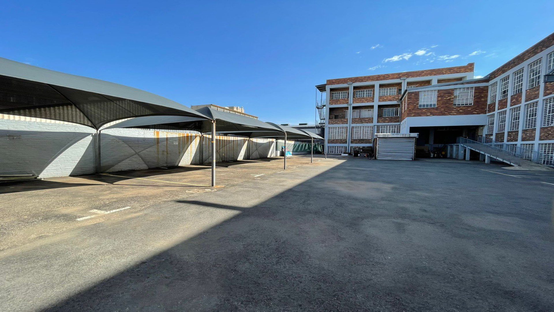 New Centre – Warehouse + Offices 6 600m2 under roof