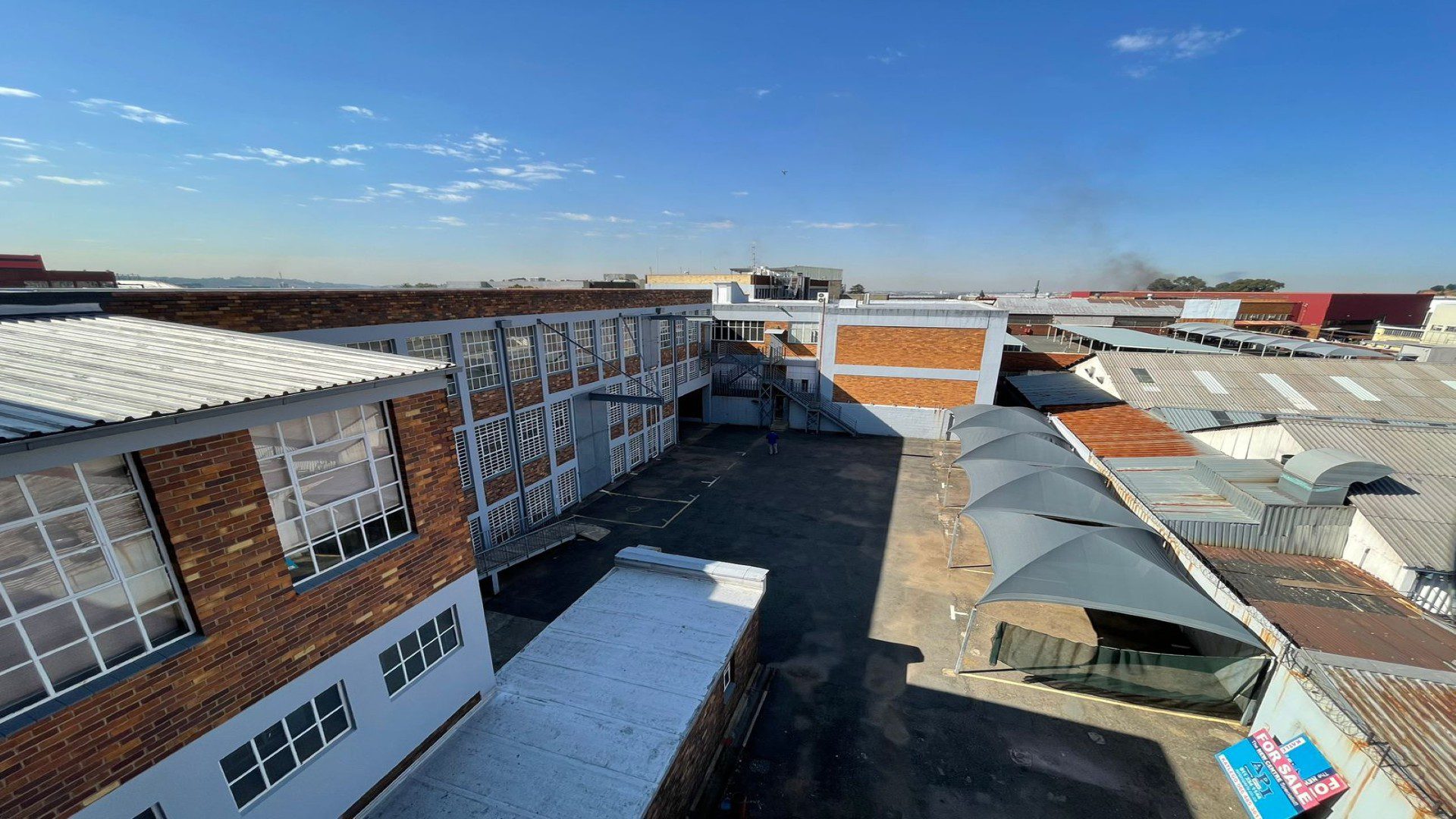 New Centre – Warehouse + Offices 6 600m2 under roof
