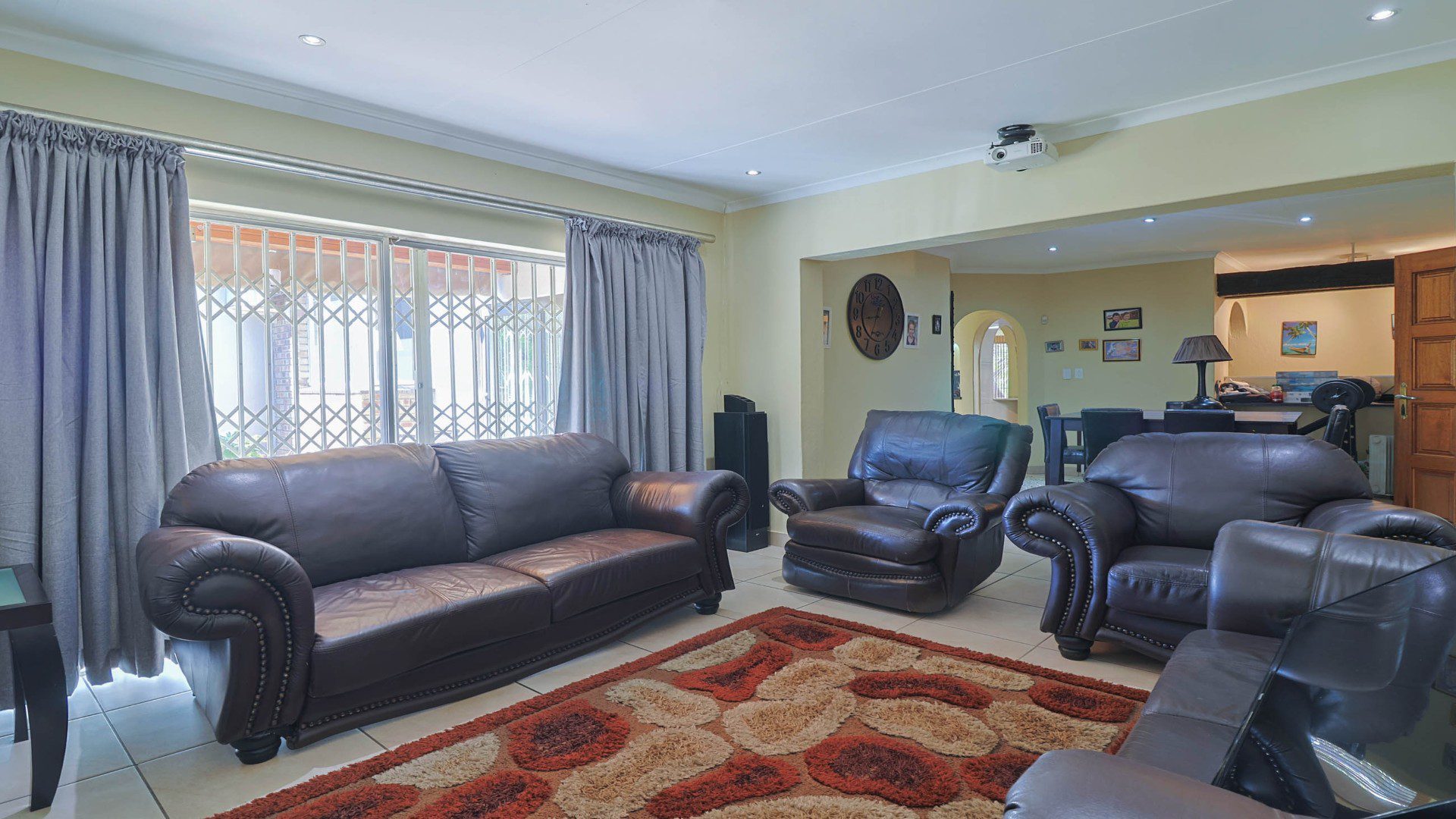 Mulbarton – Large 4 Bedroom Home + Flatlet