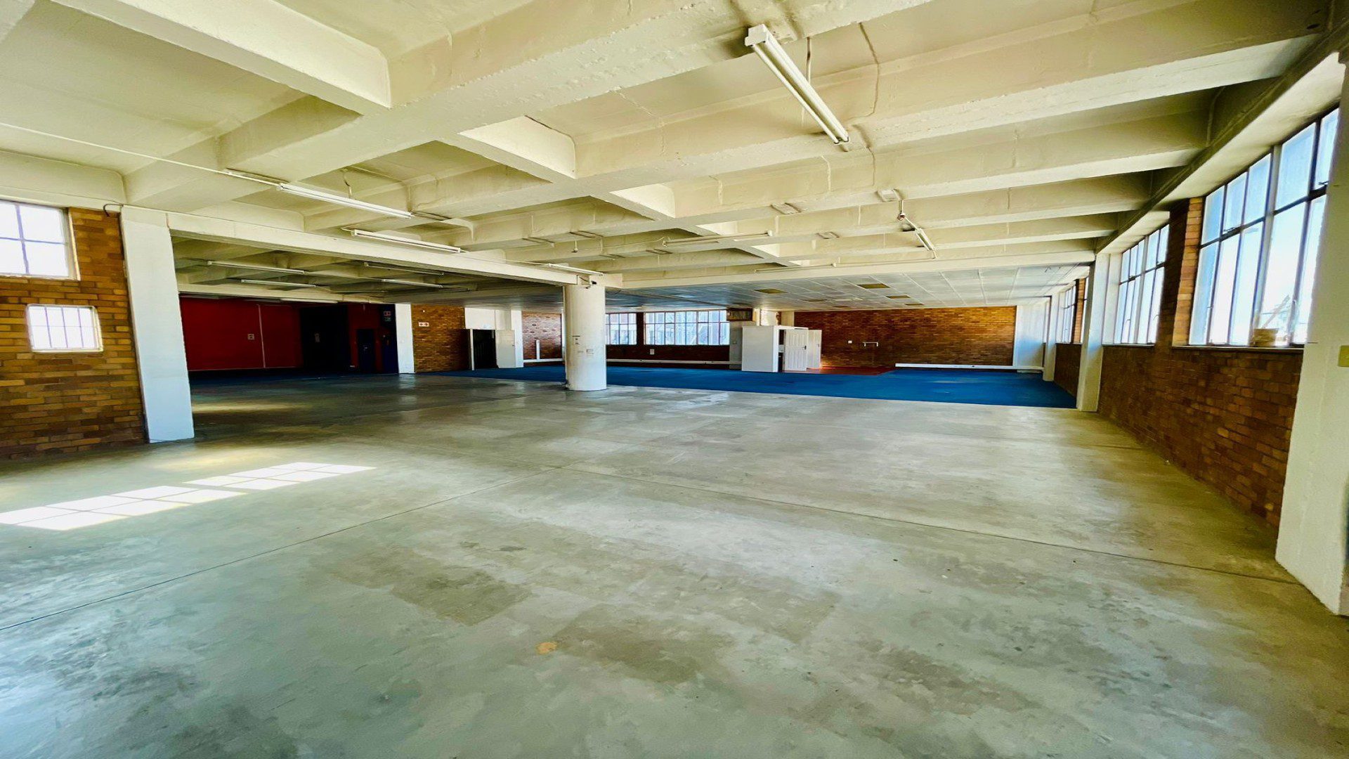 New Centre – Warehouse + Offices 6 600m2 under roof