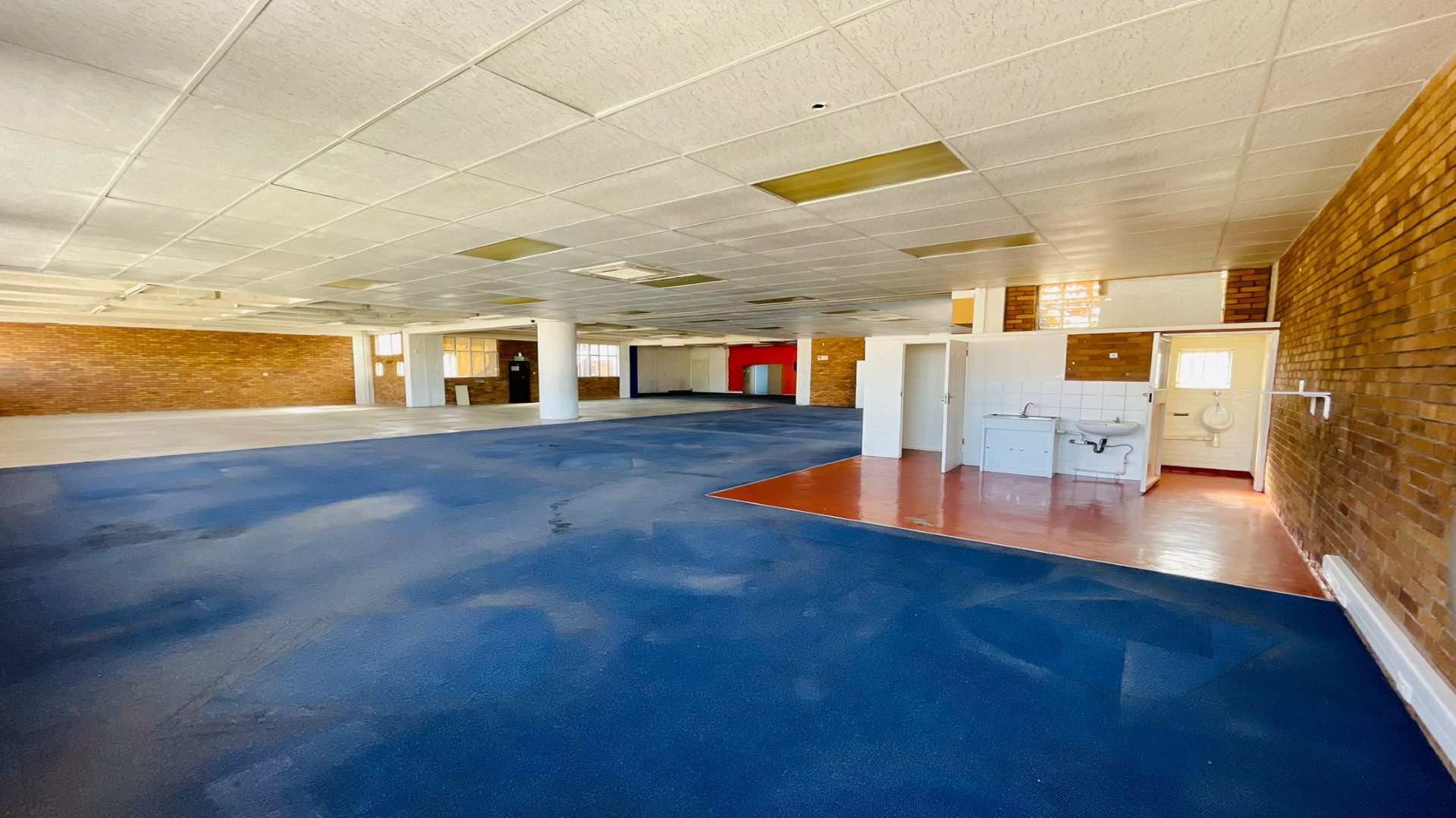 New Centre – Warehouse + Offices 6 600m2 under roof