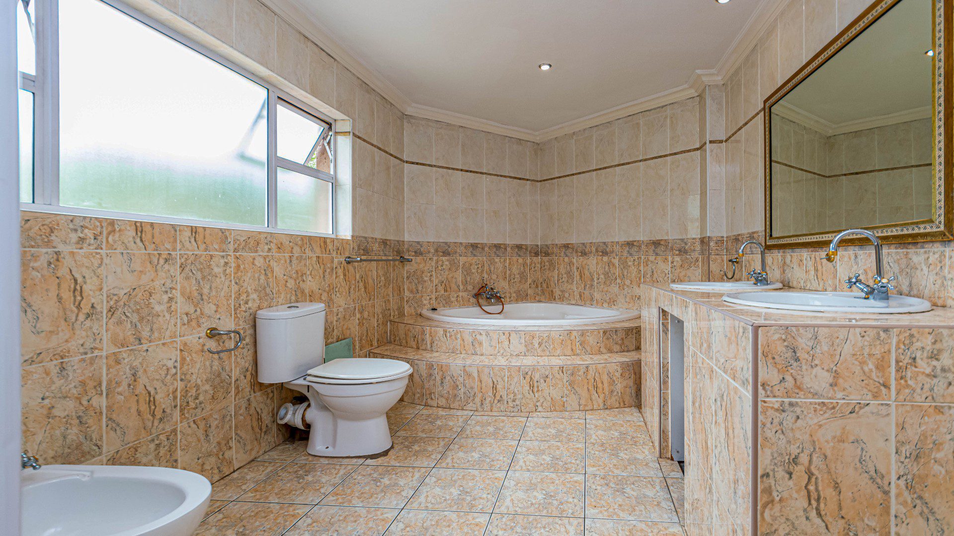 10 Sunninghill – Immaculate 4-Bedroom Double-Storey Family Home!