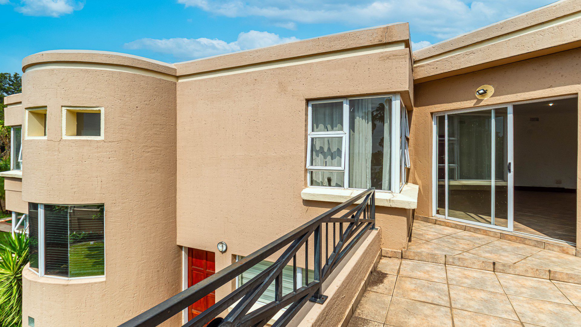15 Sunninghill – Immaculate 4-Bedroom Double-Storey Family Home!