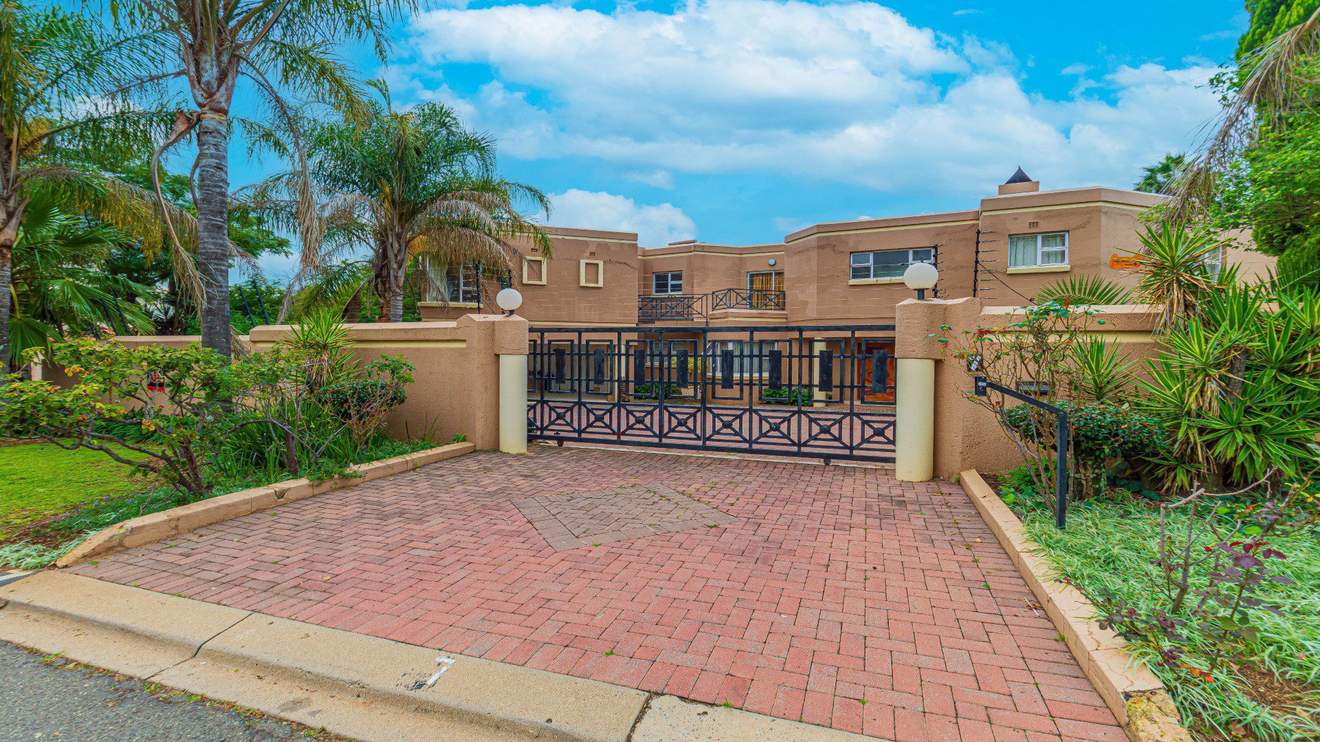 4 Sunninghill – Immaculate 4-Bedroom Double-Storey Family Home!