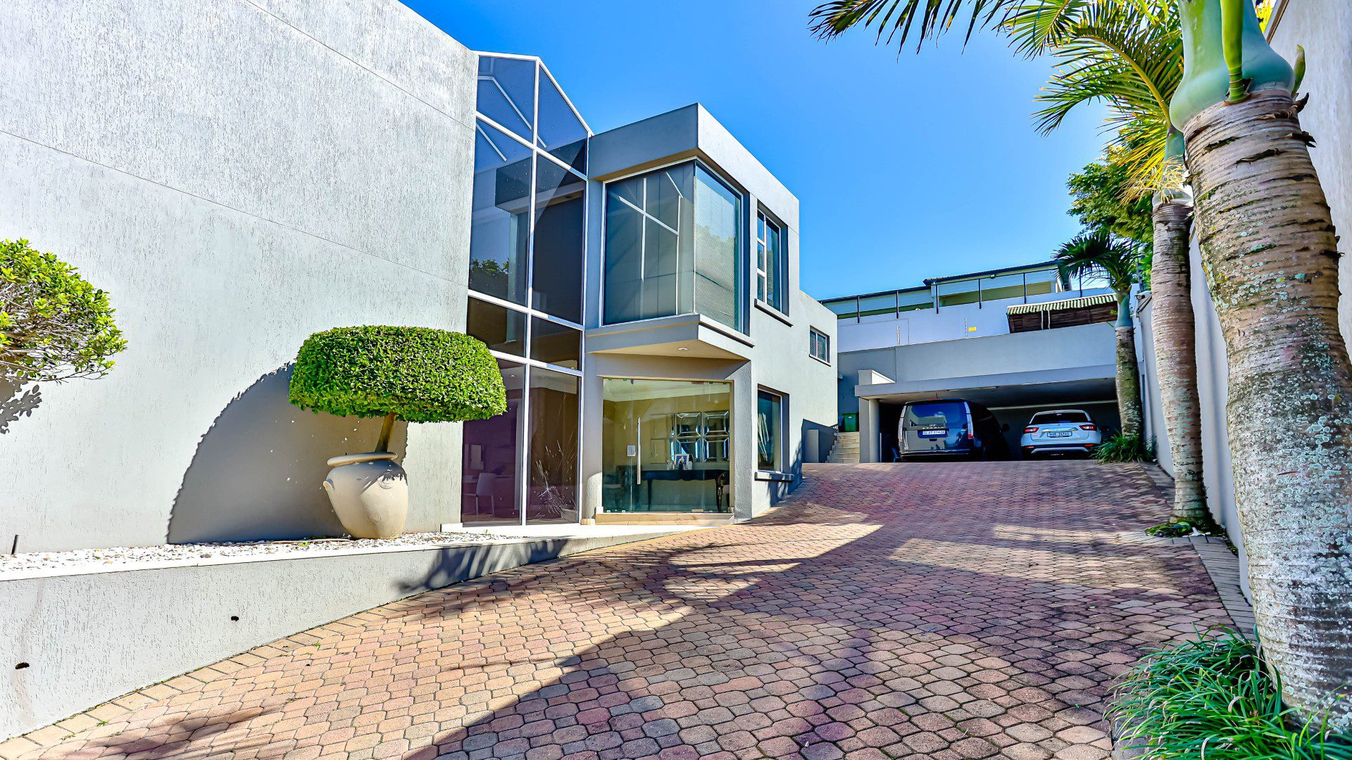 1 Umhlanga – Grand Family Home with Panoramic Sea Views