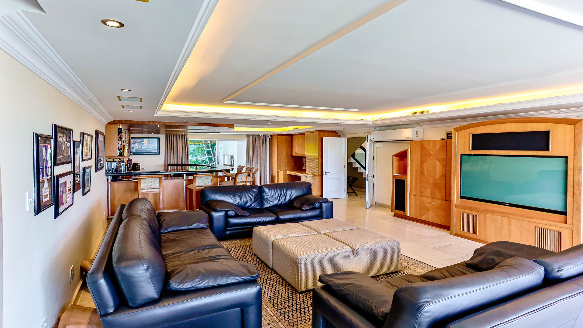 11 Umhlanga – Grand Family Home with Panoramic Sea Views